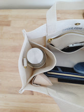 Load image into Gallery viewer, Tote Handbag in Organic Cotton
